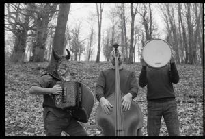 Angelo Floramo e il trio Fior delle Bolge in scena martedì 14 novembre a Trieste con “A piedi nudi sul bordo del mondo”