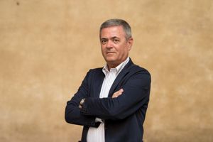 PEQUOD ITINERARI DI LETTERATURA E GIORNALISMO Venerdì 8 dicembre ore 18:00 Teatro Miela LA CADUTA Cronache della fine del fascismo