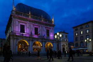 Le città lombarde di Giro d'Italia, Giro d'Italia Women e Giro Next Gen si illuminano di Rosa e Rosso