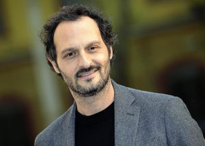 FABIO TROIANO PORTA IN SCENA L'IRONIA DI GABER NE “IL DIO BAMBINO”, SABATO 20/01 A OSOPPO PER LA STAGIONE DI ANA-THEMA TEATRO