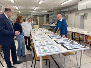 LE MANI D'ORO Ciclo e riciclo tra gioco e identità. Opera Viva e Modiano Industrie Carte da Gioco ed Affini Spa di Trieste