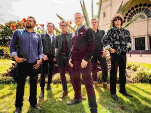 Il tour italiano dei Calexico approda a Folkest il 17 luglio al Castello di Udine