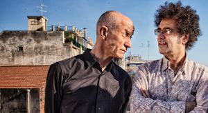 Dedica, giovedì 21 marzo Peppe Servillo in scena per Pérez Reverte, al mattino lo scrittore all'Università di Klagenfurt