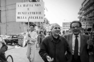 PEQUOD ITINERARI DI LETTERATURA E GIORNALISMO Giovedì  21 Marzo, ore  18:00 -Teatro Miela – Trieste DOSSIER MAFIA: PRETI E BOSS Incontro con ENRICO BELLAVIA direttore dell’Espresso