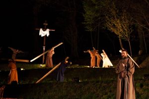 Sabato 29 marzo marzo alle 21 e in replica il 6 aprile alla stessa ora sulle colline “PASSIO POPULI”, LUCA FERRI FIRMA LA REGIA DELL'EMOZIONANTE VIA CRUCIS DI CICONICCO DI FAGAGNA