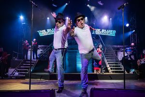 ENNESSIMO SUCCESSO DI UNA SERATA CON VIGNAPR: THE BLUES BROTHERS INCANTA IL GIOVANNI DA UDINE