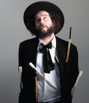 A San Vito al Tagliamento, Vinicio Capossela con l'Accademia d'Archi Arrigoni in "Altri Tasti" - 25 luglio, ore 21, Piazza del Popolo.