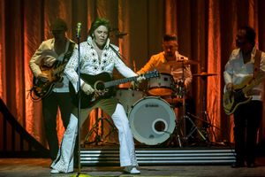 TEATRO COMUNALE DI CORMONS ‘Elvis The Musical’ diretto da Maurizio Colombi Ultimo appuntamento stagionale giovedì 9 maggio, alle 21