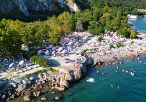 BAIA DI SISTIANA_Riaprono le attività diurne e notturne al Parco Caravella