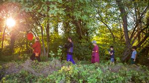 Mercoledì 12 giu Il drago dalle sette teste del Teatro dell’Orsa attraverserà il Parco delle Ginestre di Rivalta(RE)