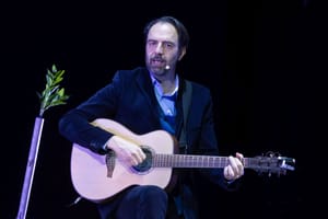 Neri Marcorè ne La buona novella di Fabrizio De André La drammaturgia e la regia sono firmati da Giorgio Gallione