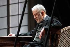 Dal 7 al 9 apr.Gabriele Lavia protagonista sul palcoscenico del Teatro Nuovo Giovanni da Udine del capolavoro di Eugene O’Neill LUNGO VIAGGIO VERSO LA NOTTE