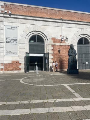 La geneaologia delle opere di Thomas Schütte in Punta della Dogana