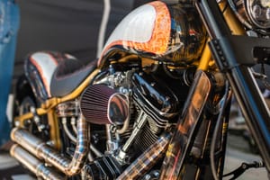Un sabato da tutto esaurito alla 39ª Biker Fest con show, raduni e la Parata del tramonto