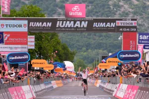 Kasper Asgreen vince la quattordicesima tappa del Giro d'Italia. Isaac Del Toro rimane in Maglia Rosa