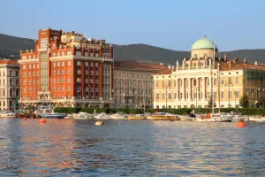 Visitare Trieste senza prendere ferie: cosa vedere e dove lavorare