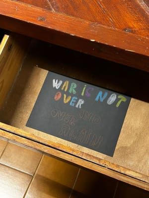 "Sénsa rìve": l'arte di Karabinovych nello "spazio latente" di Alice