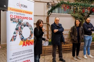 Inaugurata a Cividale la mostra “7 mari e 21 tempi verbali. Grammatica di cammino e permanenza” La mostra sarà visitabile fino all’8 gennaio.