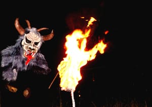 TARVISIO // IL 5 DICEMBRE LA TRADIZIONE PRENDE VITA CON SAN NICOLÒ E I KRAMPUS, TRA FUOCO, LEGGENDE E COMUNITÀ
