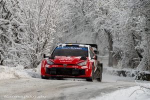 OLIVER SOLBERG CONQUISTA UN RALLYE MONTE-CARLO D’ALTRI TEMPI CON LA STORICA TRIPLETTA DELLA TOYOTA
