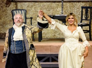 Sabato 21 febbraio, alle 20.45, al Teatro della Corte di Osoppo per la stagione firmata Anà-Thema Teatro LA SCUOLA DELLE MOGLI, MATILDE BRANDI E VITO CESARO