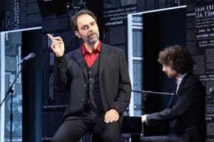 Gaber. Mi fa male il mondo chiude le stagioni teatrali di Gemona e Latisana Neri Marcorè e Giorgio Gallione raccontano Gaber-Luporini