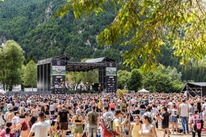 NO BORDERS MUSIC FESTIVAL 2026 // IL SECONDO WEEKEND AI LAGHI DI FUSINE CON COEZ, I PATAGARRI E LUDOVICO EINAUDI