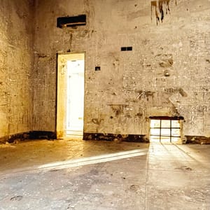 VICINO/LONTANO MONT: domani GIOVEDÌ 20 AGOSTO A SALÂRS DI RAVASCLETTO, INAUGURAZIONE DELLA MOSTRA DI ULDERICA DA POZZO “I GIORNI STRAPPATI. IL TEMPO VUOTO DEL CARCERE. IMMAGINI DELL’EX FEMMINILE DI VIA SPALATO”
