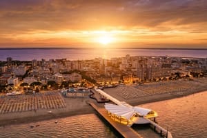 8 settembre - Per la prima volta a Lignano il Dinner Show di Friuli Venezia Giulia Via dei Sapori. 23 tappe gourmet sulla spiaggia al tramonto.