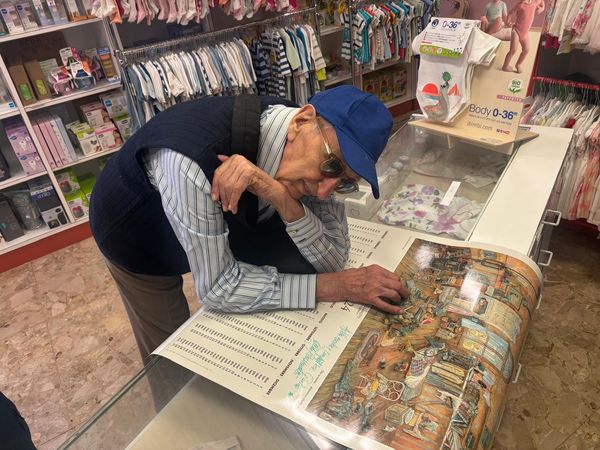 Tutto per il Bambino, storico negozio del centro di Monfalcone rende omaggio all’artista ALDO BRESSANUTTI