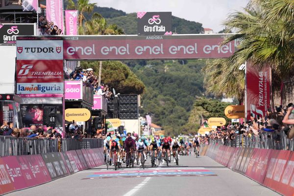 Jonathan Milan vince la quarta tappa del Giro d'Italia. Tadej Pogacar rimane in Maglia Rosa