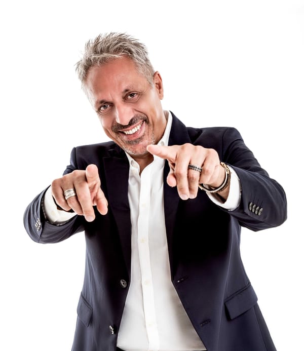 Max Pisu in scena con Sinceramente bugiardi di Ayckbourn Per il circuito ERT FVG