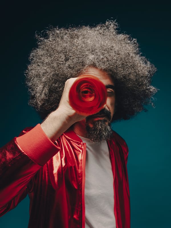 CAPAREZZA // "ORBIT ORBIT" VOLA AL #1 POSTO DELLA TOP 100 ALBUM & COMPILATION