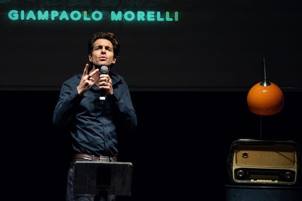 GIAMPAOLO MORELLI (l'Ispettore Coliandro) in scena mercoledì 21 gennaio con SCOMODE VERITA' E 3 STORIE VERE Teatro Benois De Cecco di Codroipo