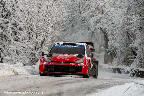 OLIVER SOLBERG CONQUISTA UN RALLYE MONTE-CARLO D’ALTRI TEMPI CON LA STORICA TRIPLETTA DELLA TOYOTA