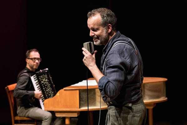 NUOVO TEATRO COMUNALE DI GRADISCA D’ISONZO ‘Nel blu, avere tra le braccia tanta felicità’, con Mario Perrotta chiude la stagione