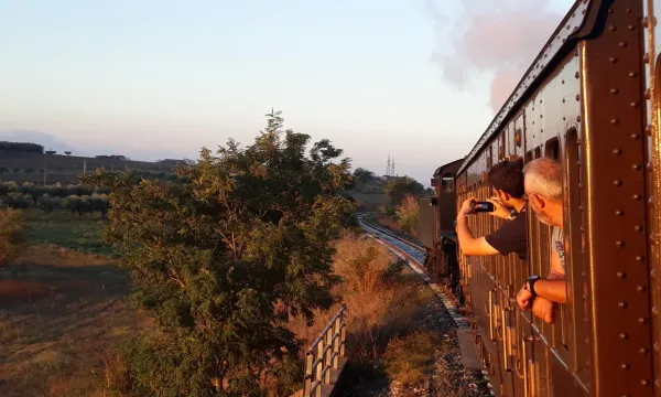 Treni storici: ripartite le corse a bordo dei Centoporte, 38 fermate nel 2026