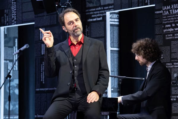 Gaber. Mi fa male il mondo chiude le stagioni teatrali di Gemona e Latisana Neri Marcorè e Giorgio Gallione raccontano Gaber-Luporini