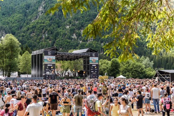 NO BORDERS MUSIC FESTIVAL 2026 // IL SECONDO WEEKEND AI LAGHI DI FUSINE CON COEZ, I PATAGARRI E LUDOVICO EINAUDI
