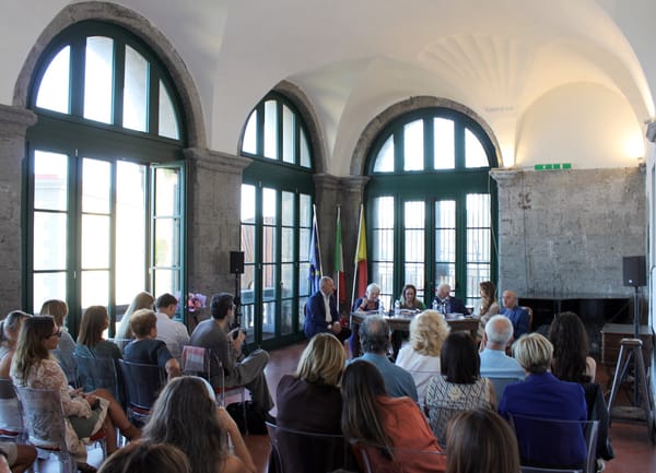 GRANDE SUCCESSO AL MASCHIO ANGIOINO DI NAPOLI PER LA PRESENTAZIONE DEL ROMANZO "PRIGIONE INCONSCIA" DI TANIA RENNELLA ED ELIO SABIA